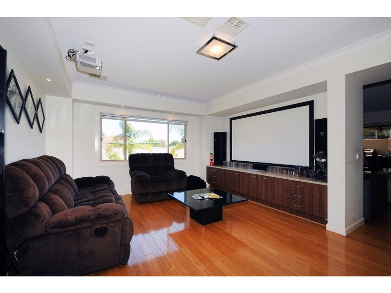 80 Broderick Rd, Carrum Downs VIC 3201
