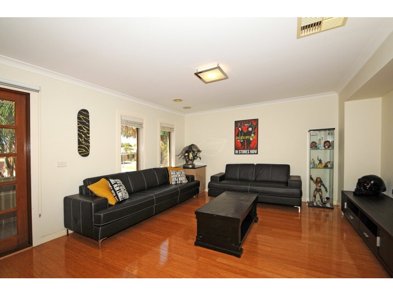80 Broderick Rd, Carrum Downs VIC 3201