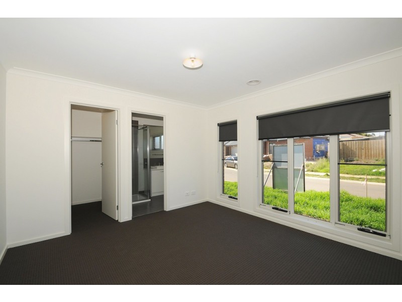 6 Sandstone Circuit, Carrum Downs VIC 3201