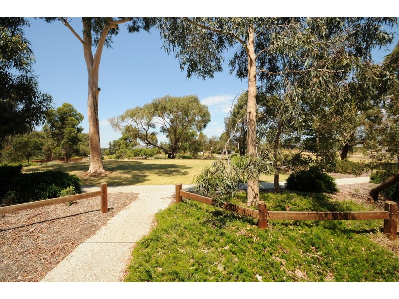 22/2 Sanoma Drive, Skye VIC 3977