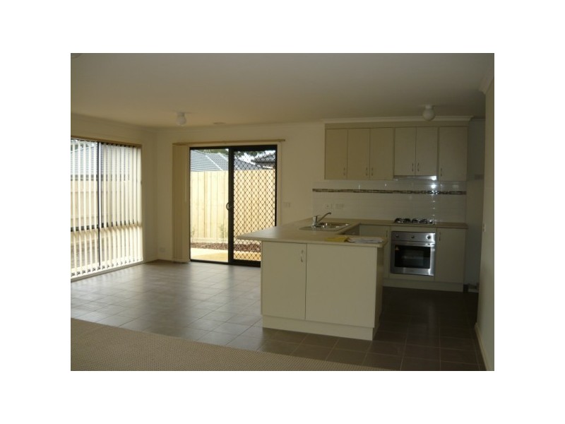 4/63 Clifton Grove, Carrum Downs VIC 3201