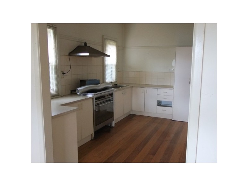 8 Flinders Road, Longwarry VIC 3816