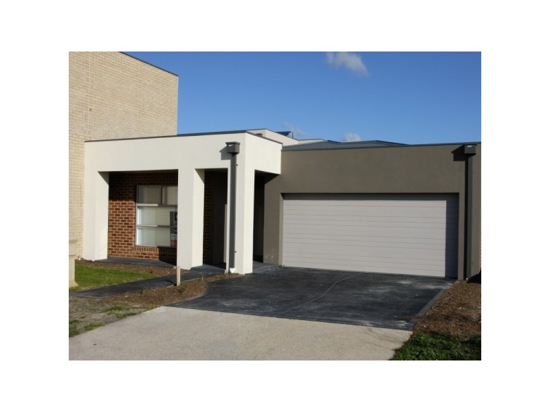 52 Edgewear Road, Pakenham VIC 3810