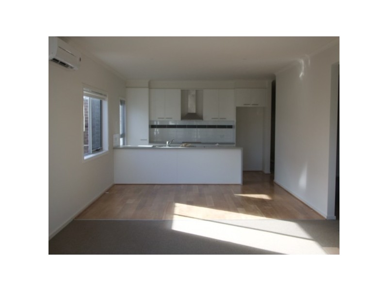 52 Edgewear Road, Pakenham VIC 3810