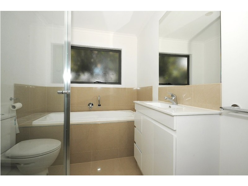 2/27 Brunnings Road, Carrum Downs VIC 3201