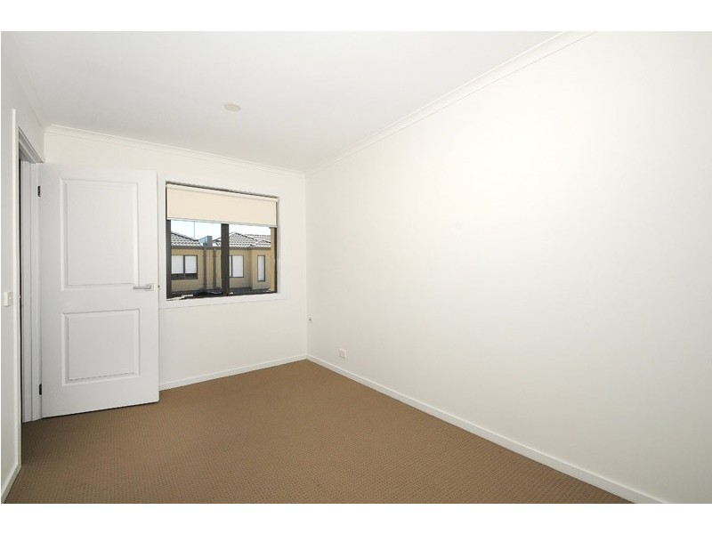 2/27 Brunnings Road, Carrum Downs VIC 3201