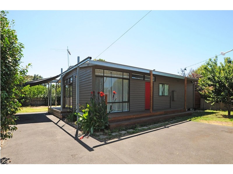 15 Belvedere Road, Seaford VIC 3198