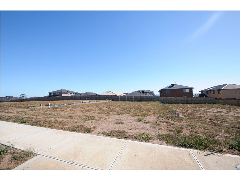 16 Cornhill Road, Clyde North VIC 3978