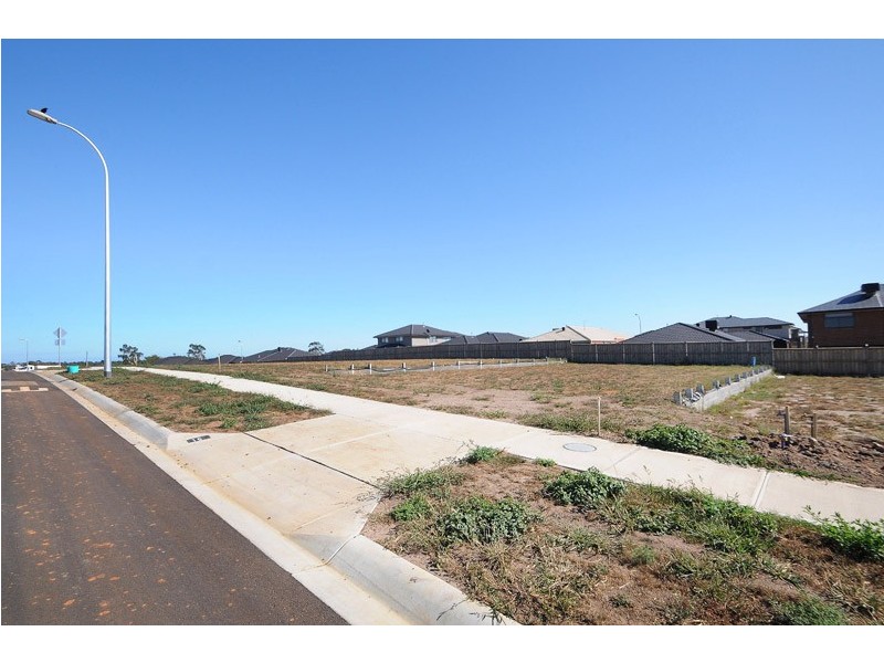 16 Cornhill Road, Clyde North VIC 3978