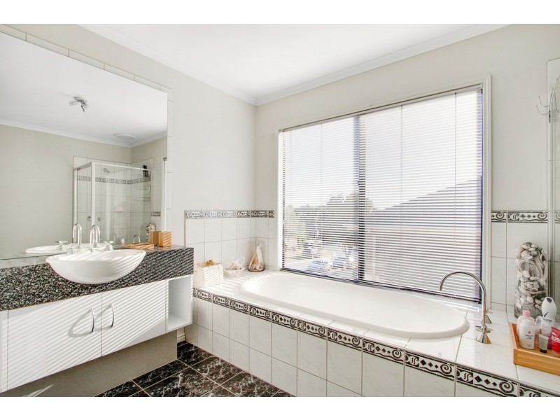 65 Clifton Park Drive, Carrum Downs VIC 3201