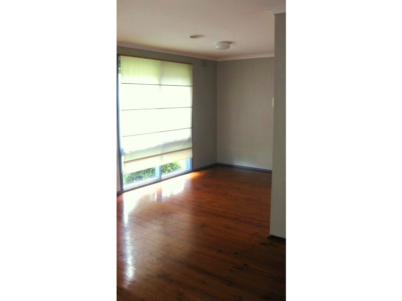 8 Ikara Street, Mornington VIC 3931