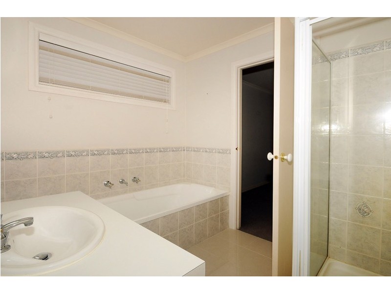 8 Spencer Drive, Carrum Downs VIC 3201