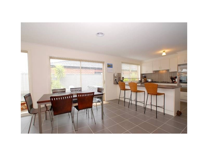 19 Tyndall Street, Cranbourne East VIC 3977