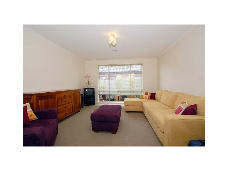 19 Tyndall Street, Cranbourne East VIC 3977