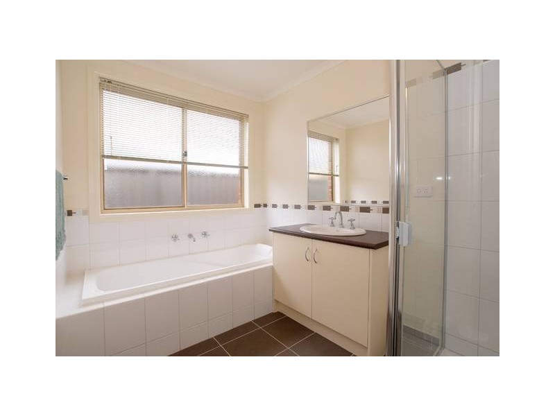 19 Tyndall Street, Cranbourne East VIC 3977