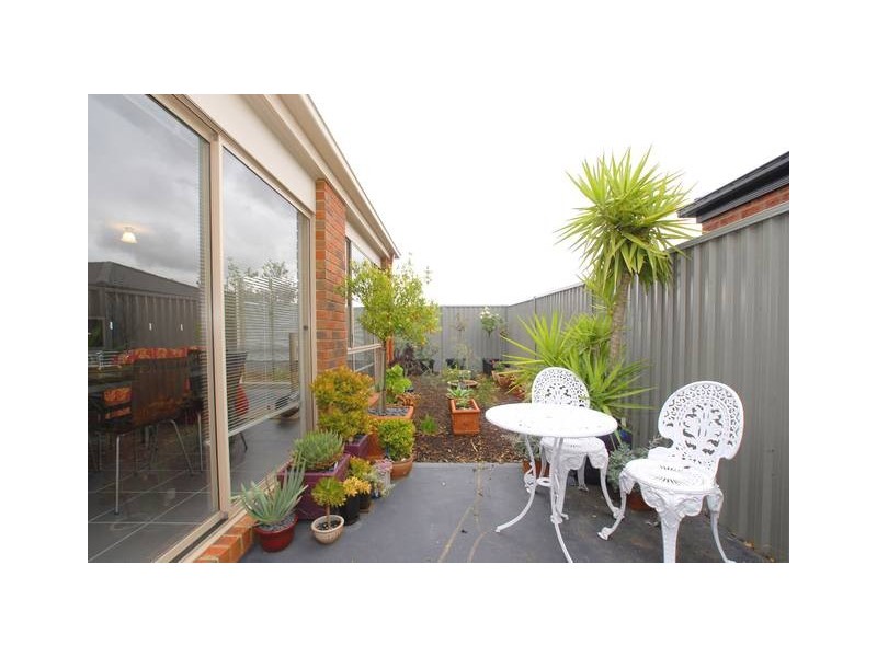 19 Tyndall Street, Cranbourne East VIC 3977