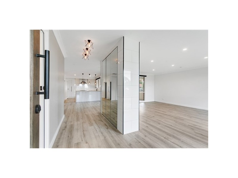 13 Joseph Banks Crescent, Endeavour Hills VIC 3802