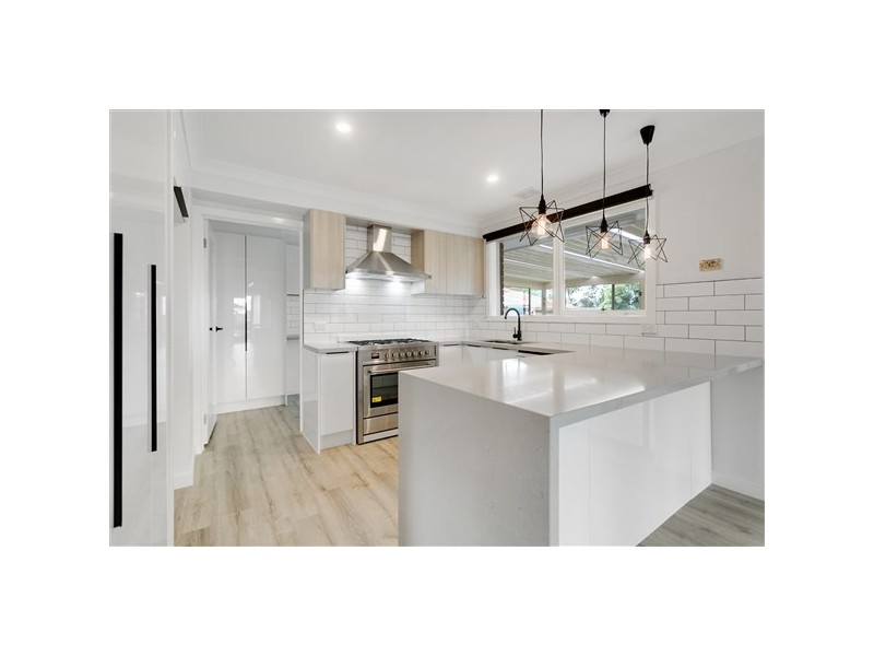 13 Joseph Banks Crescent, Endeavour Hills VIC 3802