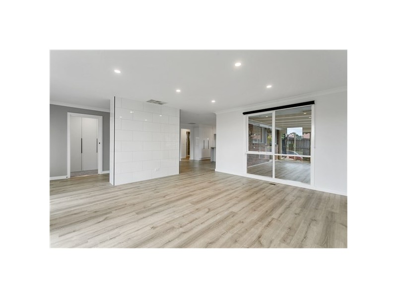 13 Joseph Banks Crescent, Endeavour Hills VIC 3802