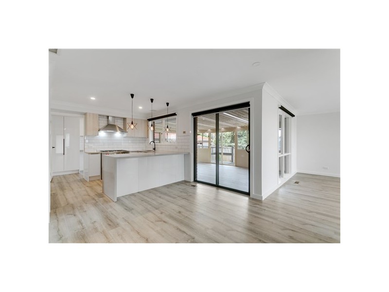 13 Joseph Banks Crescent, Endeavour Hills VIC 3802