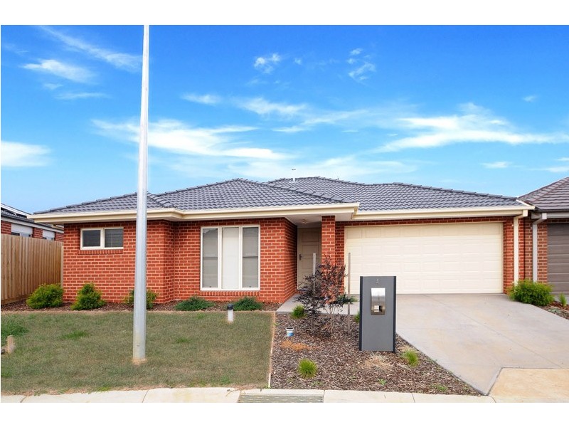 4 Sandstone Circuit, Carrum Downs VIC 3201