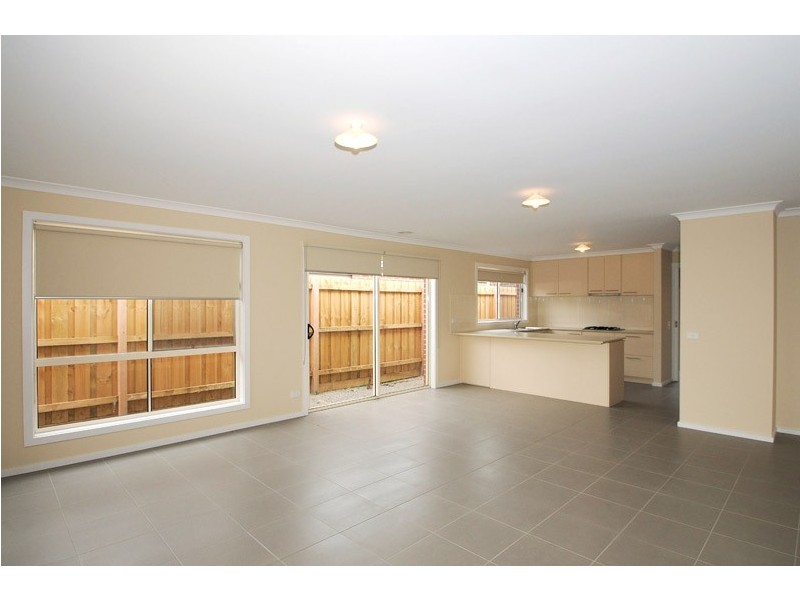 4 Sandstone Circuit, Carrum Downs VIC 3201