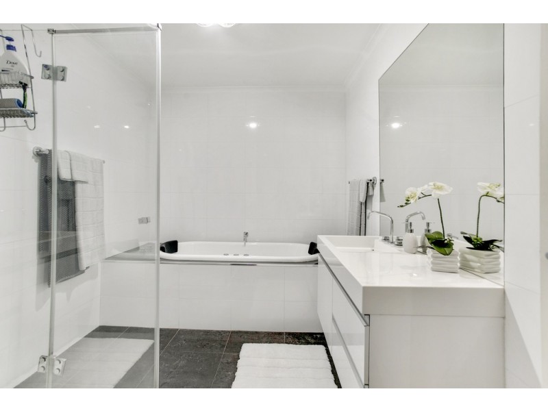 8 Eliza Court, Seaford VIC 3198