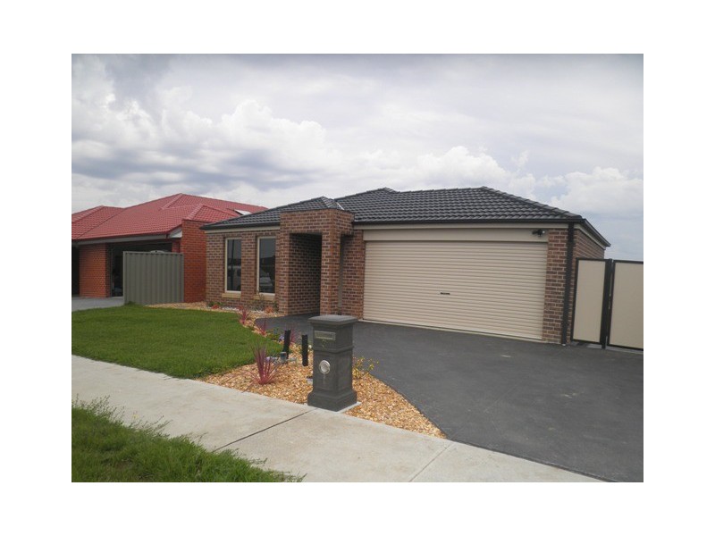 3 Statesman Circuit, Cranbourne East VIC 3977