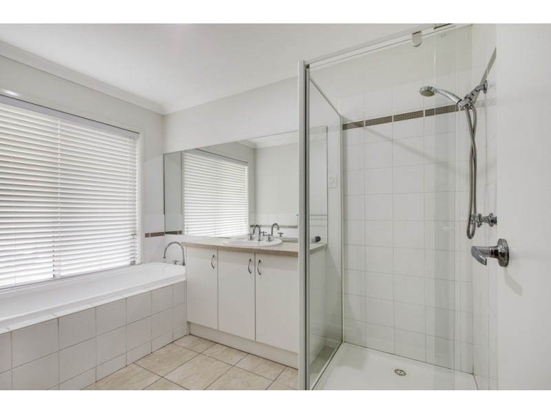 5 Meredith Close, Narre Warren South VIC 3805