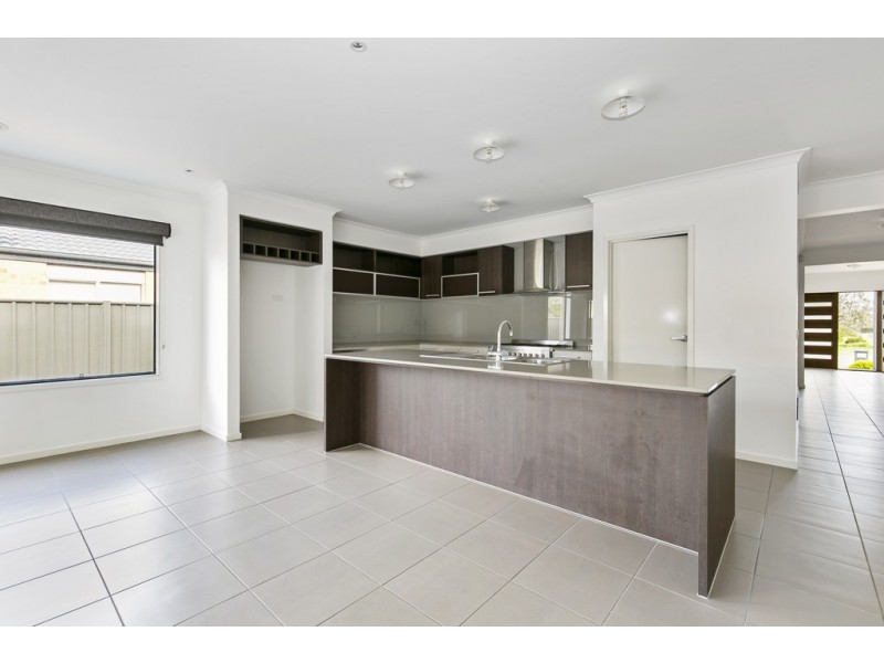 31 Fortuna Crescent, Cranbourne West VIC 3977