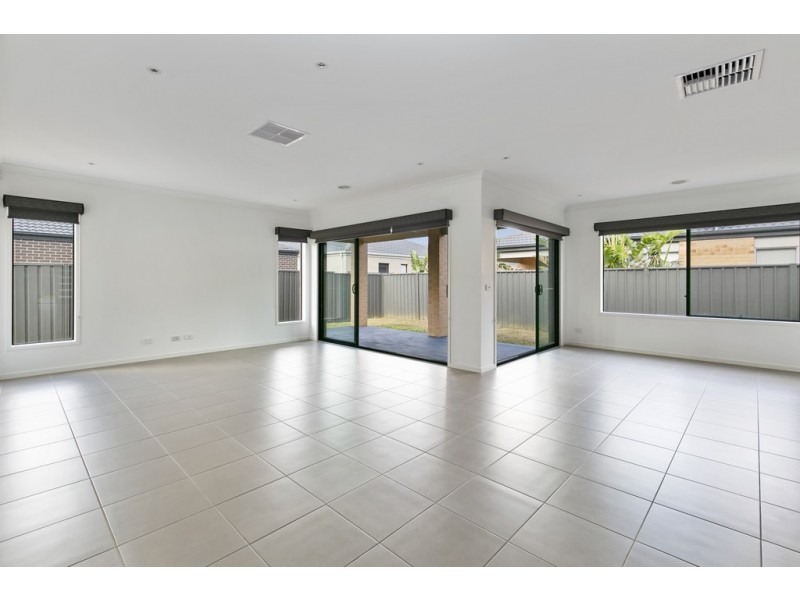 31 Fortuna Crescent, Cranbourne West VIC 3977