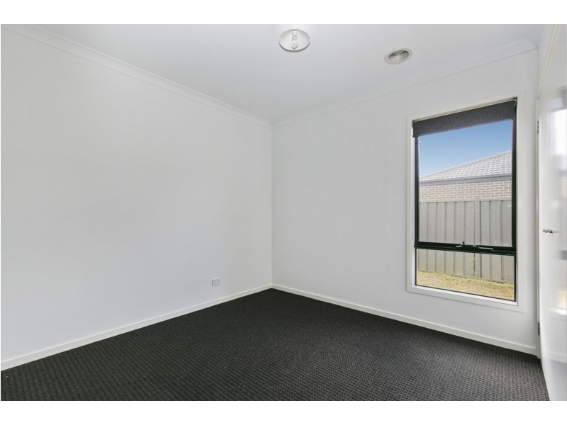 31 Fortuna Crescent, Cranbourne West VIC 3977