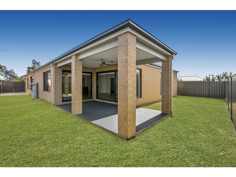 31 Fortuna Crescent, Cranbourne West VIC 3977