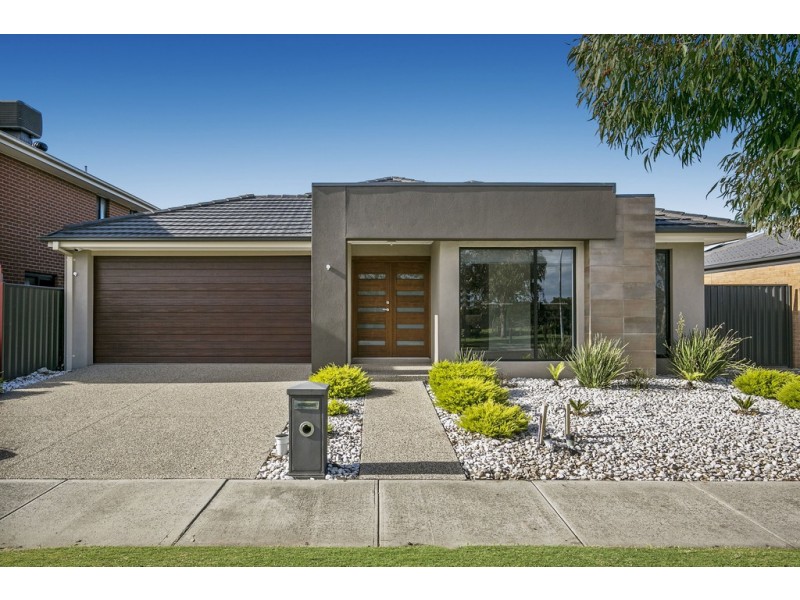 31 Fortuna Crescent, Cranbourne West VIC 3977