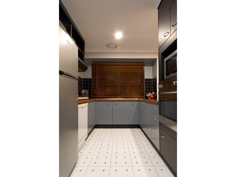 8 Grebe Court, Carrum Downs VIC 3201