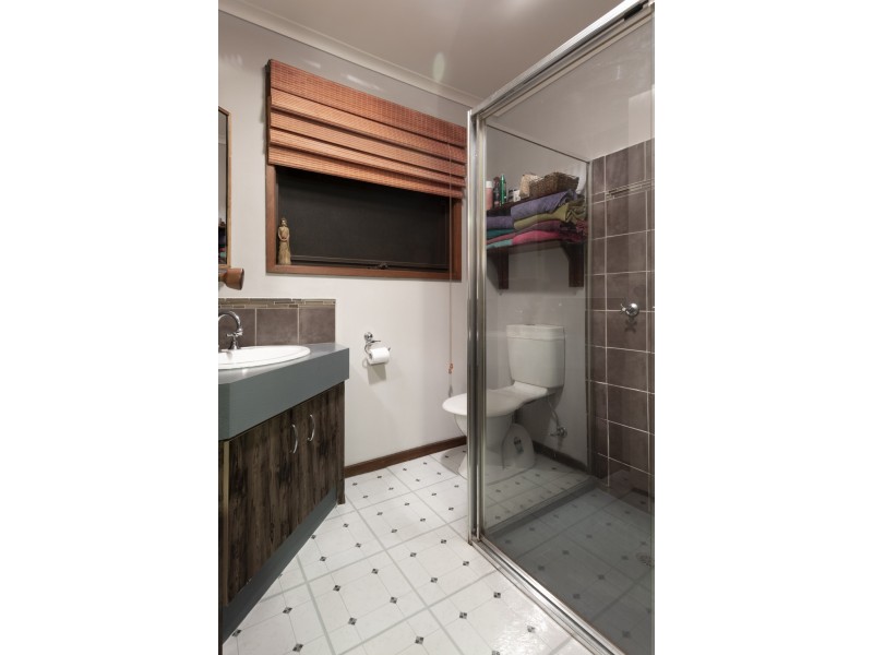 8 Grebe Court, Carrum Downs VIC 3201