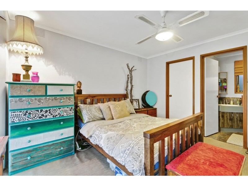 8 Grebe Court, Carrum Downs VIC 3201