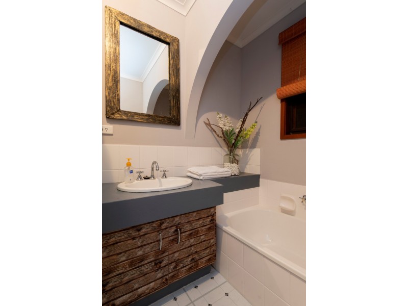 8 Grebe Court, Carrum Downs VIC 3201