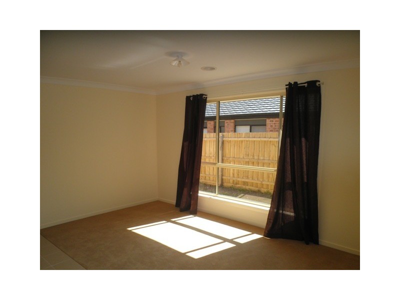 24 Triumph Way, Skye VIC 3977