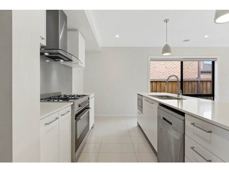 9 Trueman Street, Cranbourne West VIC 3977