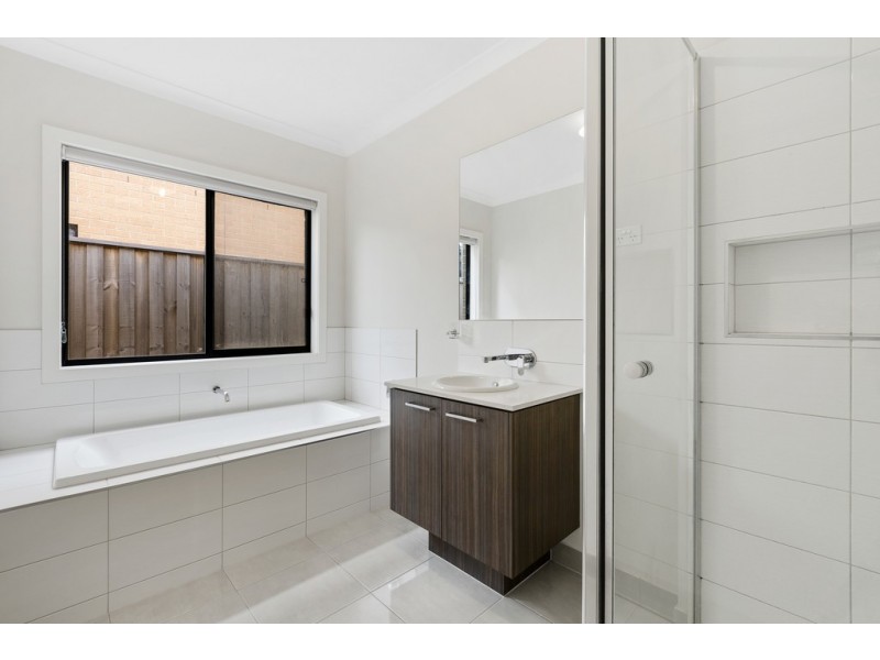 9 Trueman Street, Cranbourne West VIC 3977