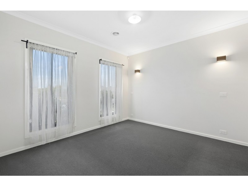 9 Trueman Street, Cranbourne West VIC 3977