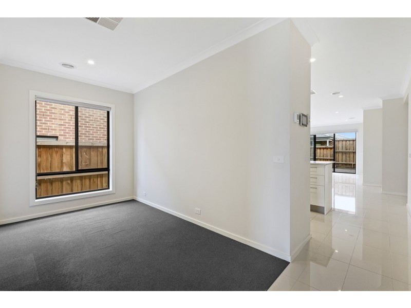 9 Trueman Street, Cranbourne West VIC 3977