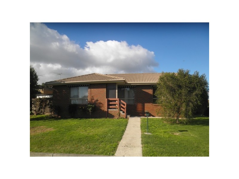 18 Quarrion Drive, Carrum Downs VIC 3201