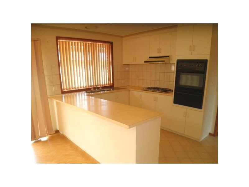 18 Quarrion Drive, Carrum Downs VIC 3201