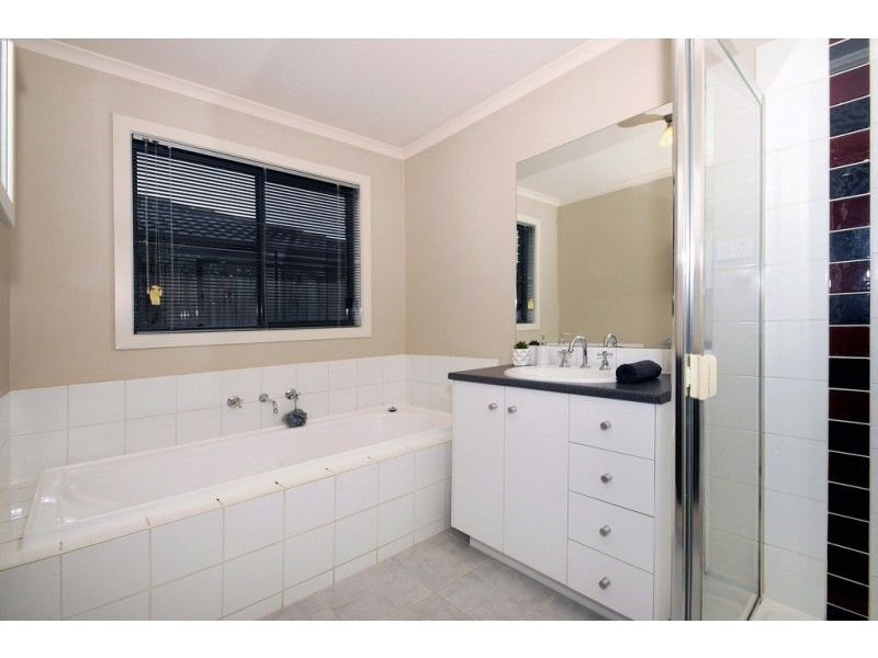 13 Ferndown Drive, Cranbourne VIC 3977