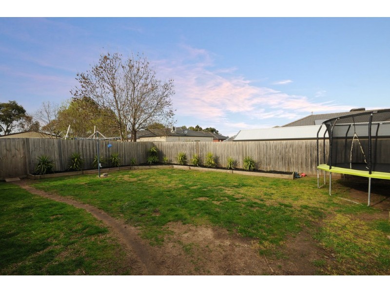 13 Ferndown Drive, Cranbourne VIC 3977