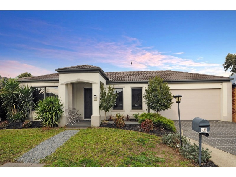 13 Ferndown Drive, Cranbourne VIC 3977