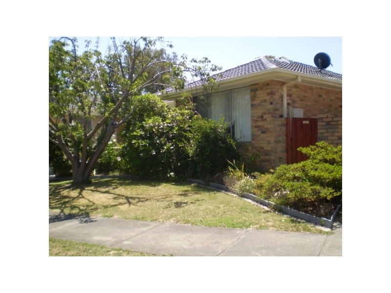 8 Wolsley Avenue, Frankston VIC 3199