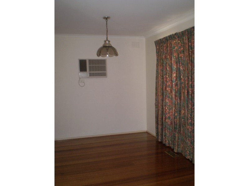 8 Wolsley Avenue, Frankston VIC 3199